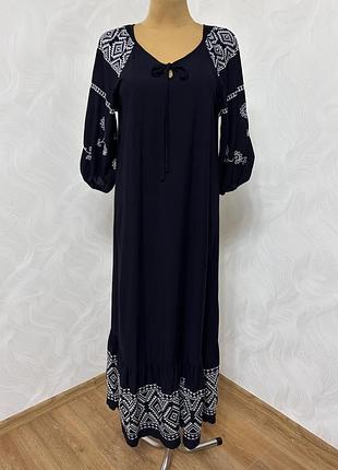 Платье с вышивкой,