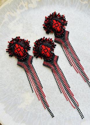 Патріотична брошка мотанка берегиня з бісеру