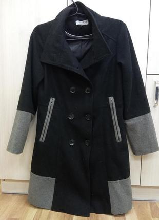 Стильное, демисезонное пальто от бренда nothing else