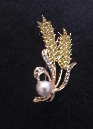 Красивая брош
