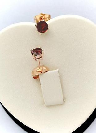 Позолоченные серьги гвоздики красные камни медицинские золото позолоченное серьги гвоздики красное камны медзолото