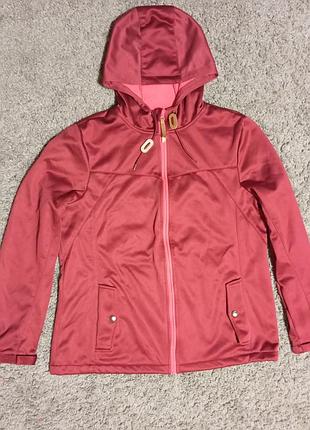 Красная спортивная курточка на флисе