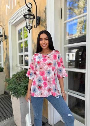 Блуза прямого крою в квітковий принт з бічними розрізами