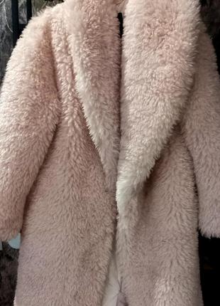 Пухнаста шуба pull&bear.