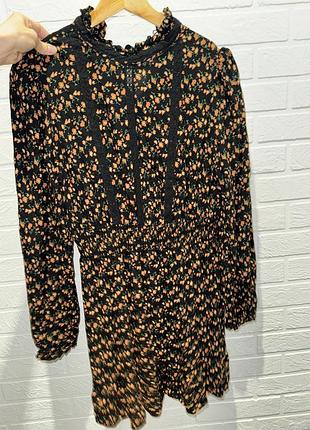 Красивое платье с рукавом в цветочный принт