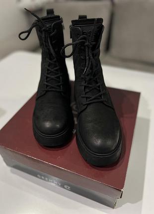 Зимние женские ботинки бренда nessi