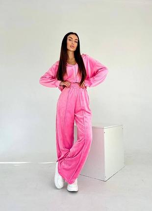 Велюровый спортивный костюм
