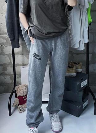 Спортивные штаны широкие nike