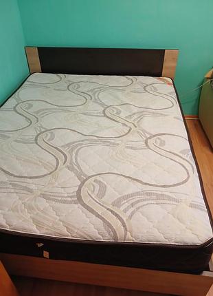 Двуспальная кровать с матрасом 180×200