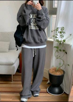 Жіночий спортивний костюм