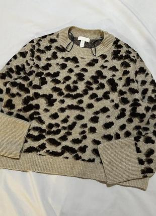 Красивый свитер лео h&m