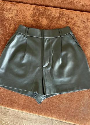 Шорты из эко кожи zara
