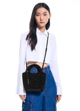 Хутряна сумочка charles & keith