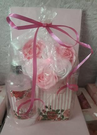 Подарунковий набір косметики та набір мила рожево-білий / подарунок на день святого валентина, 14 лютого
