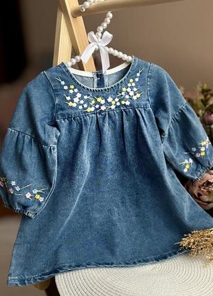 Вишите джинсове плаття для дівчинки..