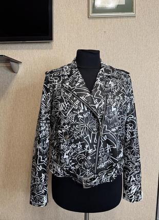 Шикарная кожаная куртка-косуха michael kors из мягкой натуральной кожи с принтом граффити по всей поверхности, оригинал