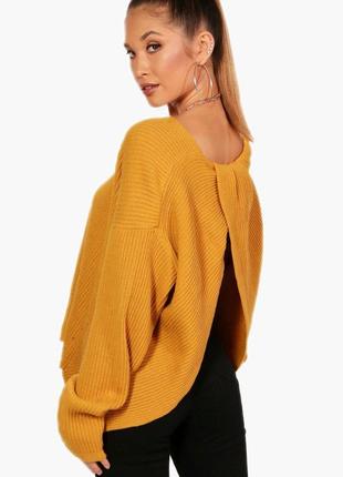 Оригінальний светр з прочиненими спиною