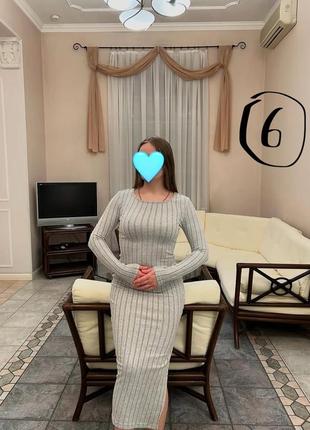 Сукня по фігурі, облягаюча світло-сіра