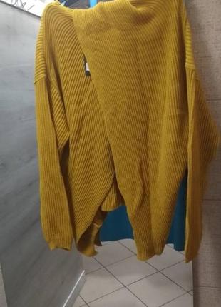 Оригинальный свитер с приоткрытой спиной4 фото