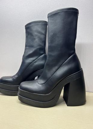 Черевики на каблуку bershka