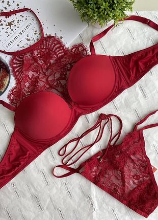 Комплект білизни від італійського бренду intimissimi
