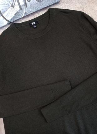 Чоловічий светр болотного кольору 100% вовна uniqlo розмір м