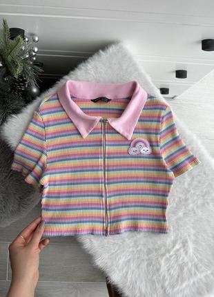 Яскрава укорочена футболка