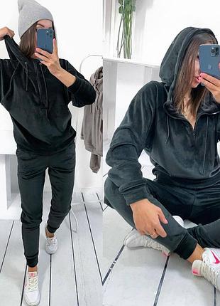 Жіночий спортивний костюм