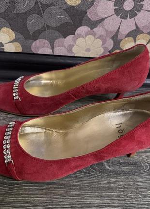 Красные туфли högl на «парочке»