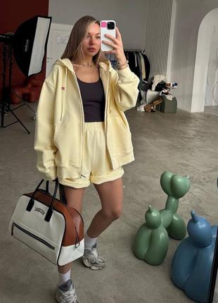 Спортивный женский костюм кофта и шорты