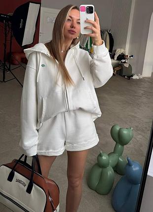 Женский спортивный костюм кофта и шорты