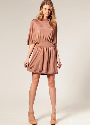 Вечернее платье с рукавами бабочка