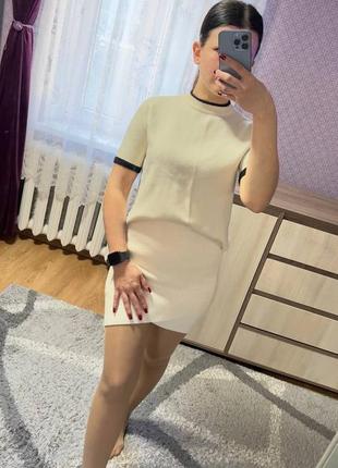 В'язана футболка та спідниця