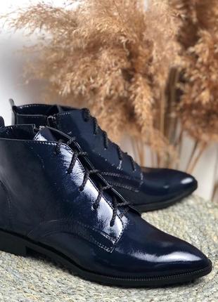 Ботинки с острым носком из натуральной темно синей кожи наплак