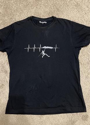 Чорна базова футболка