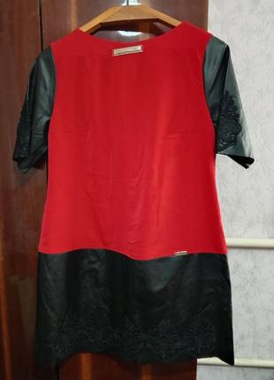 Платье со прудами под кожу