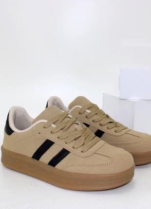 Бежевые кроссовки замшевые