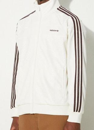 Кофта adidas originals 80s premium embossed 3-stripes
мужской цвет бежевый с аппликацией