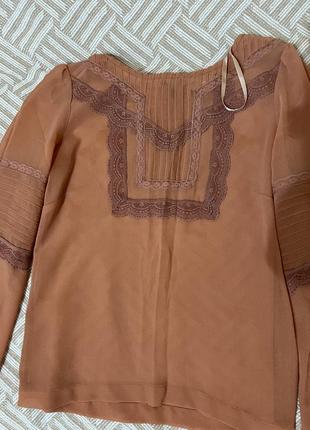 Блузка с кружевом