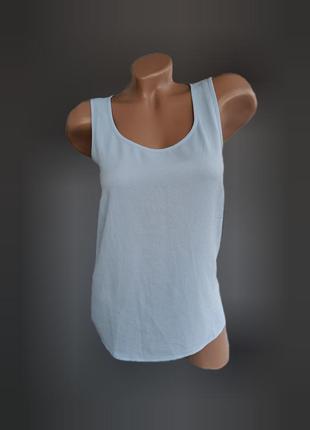 Голубая майка женская с пуговицей на спине