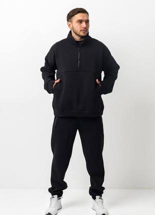 Чоловічий спортивний костюм