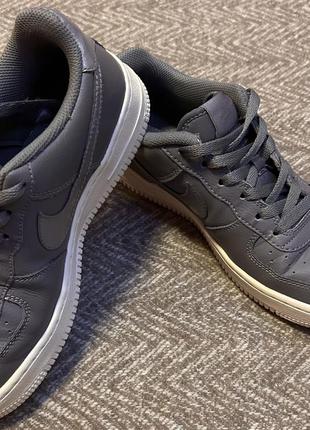 Кросівки nike.