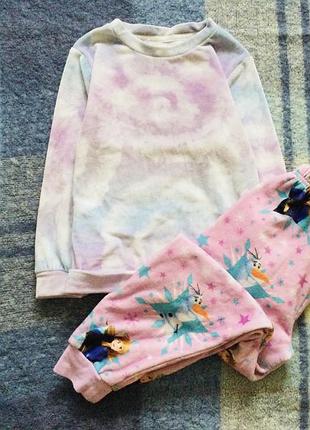 5-6 рок, disney велюрова піжама холодне серце. реглан і теплі штаніки з принтом на манжетах . тепла,