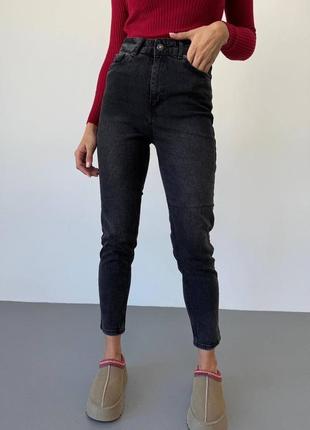 Женские джинсы мом