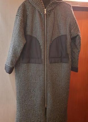 Стильное брендовое зимнее пальто с капюшоном