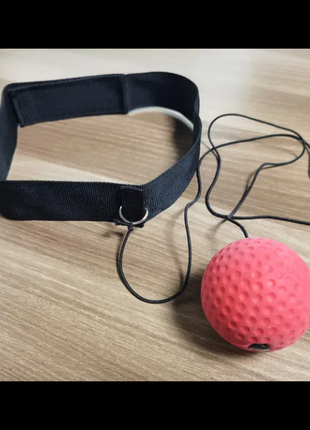 Тренажер реакції та координації для боксерів.