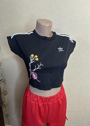 Топ adidas