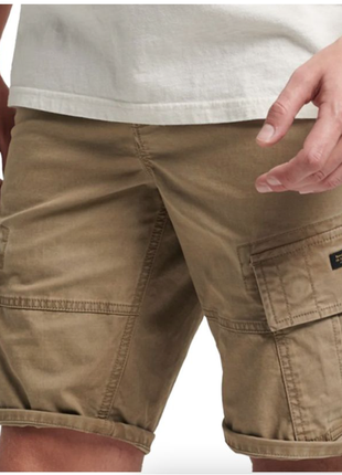 Стильні шорти-карго від superdry, дизайн із шести кишень. w30