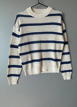 Легкий плетений светр