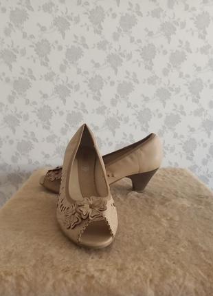 Распродажа! бежевые туфли с открытым носком